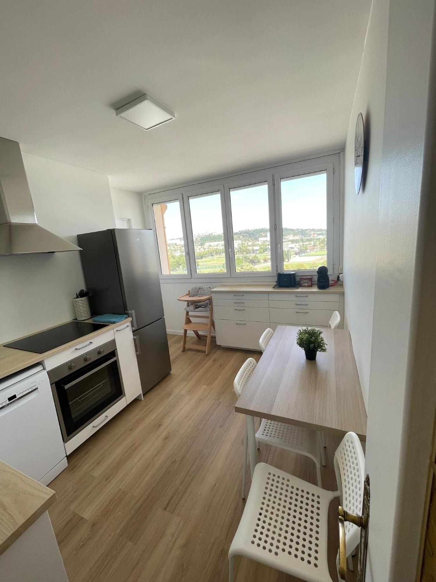 Bergson Top - Appart 80M2, 2 Grandes Chambres, Entierement Renovee Et Equipee, Lumineux, Wifi, Balcon, Calme, Vue Imprenable Saint-Etienne  Luaran gambar
