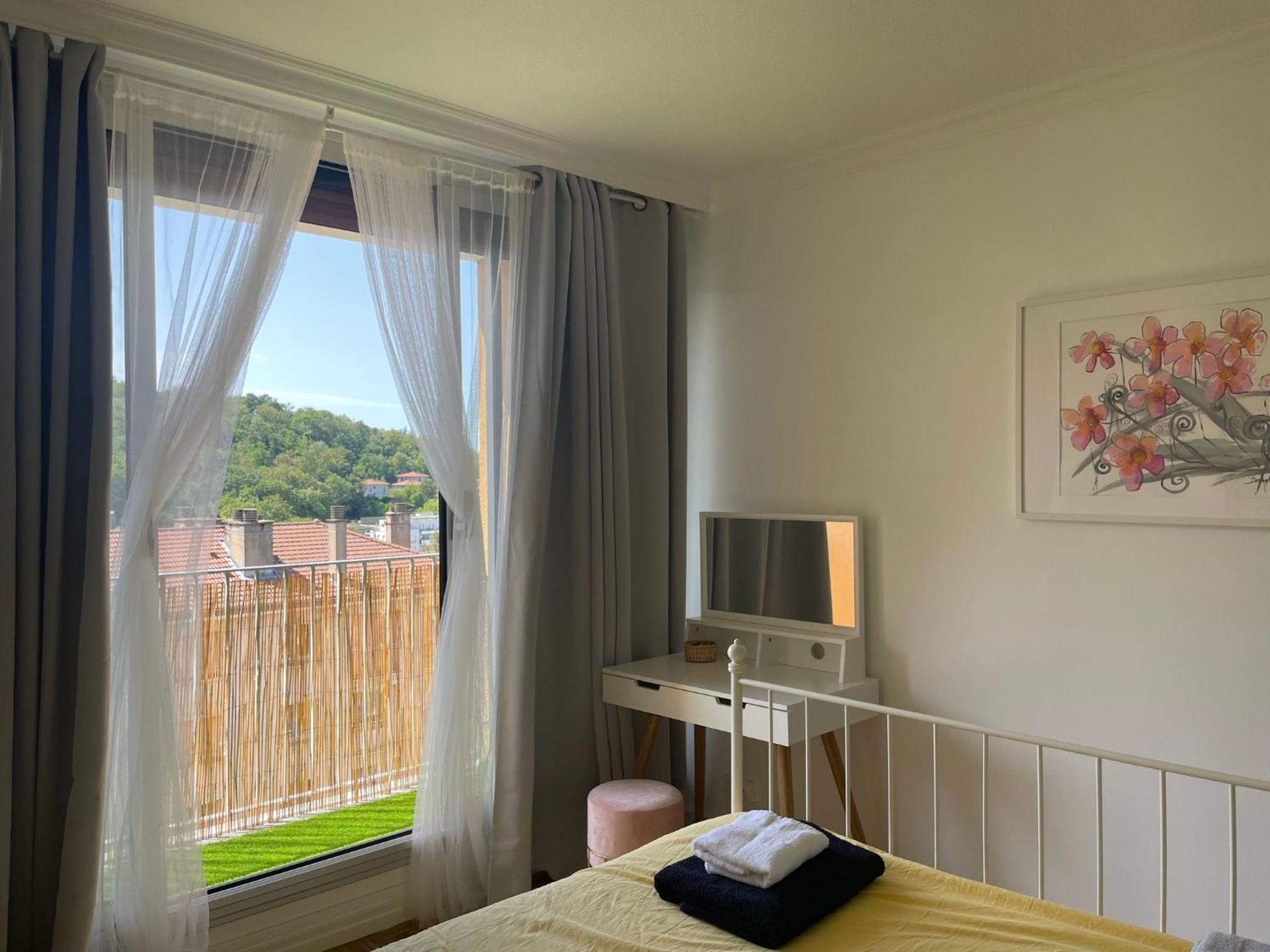 Bergson Top - Appart 80M2, 2 Grandes Chambres, Entierement Renovee Et Equipee, Lumineux, Wifi, Balcon, Calme, Vue Imprenable Saint-Etienne  Luaran gambar